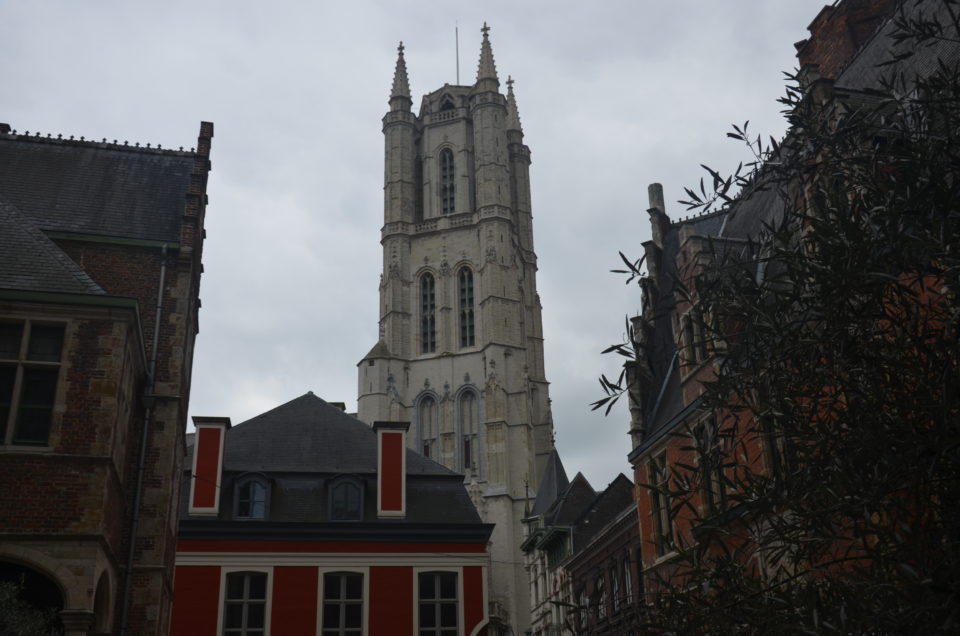 In meinen Gent Insider Tipps nenne ich dir Optionen zur Anreise zu St.-Bavo-Kathedrale und Co.