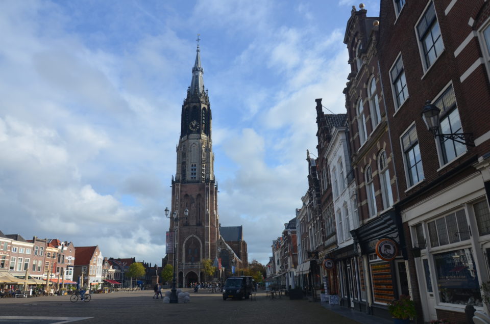 Eine der Delft Sehenswürdigkeiten am Markt ist die Nieuwe Kerk.