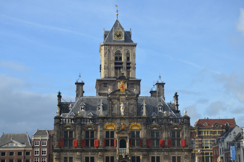 Eine der schönsten Delft Sehenswürdigkeiten ist das Stadhuis am Markt.