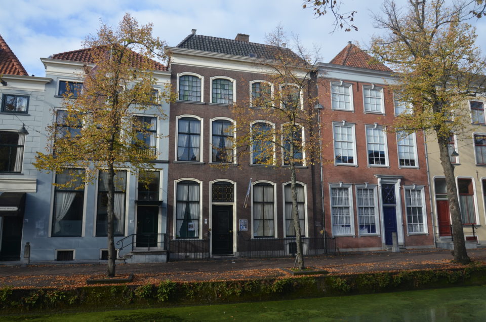 Als eine der Delft Sehenswürdigkeiten ist das Museum Paul Tétar van Elven zu nennen.