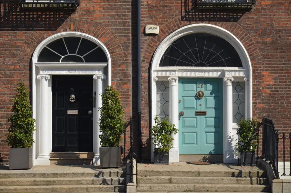 Bei einem Dublin Sehenswürdigkeiten Rundgang stößt man auf einige Dublin Doors.