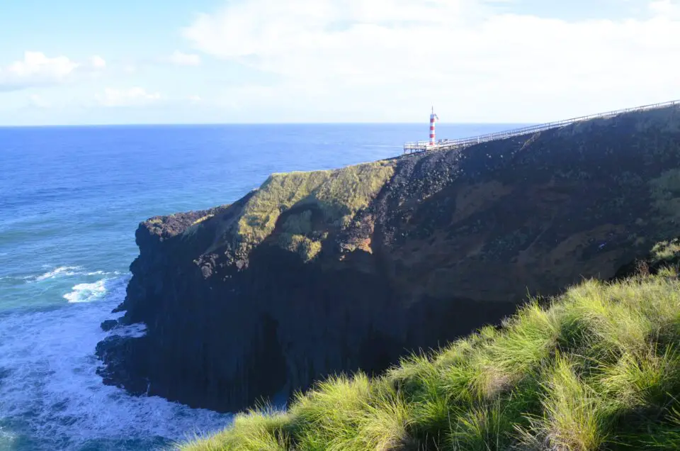 Unter den Sao Miguel Geheimtipps ist der Farolim dos Fenais da Ajuda einer meiner Favoriten.