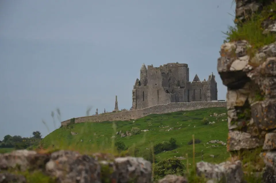 Zu Geheimtipps für Irland gehört der Rock of Cashel nicht.