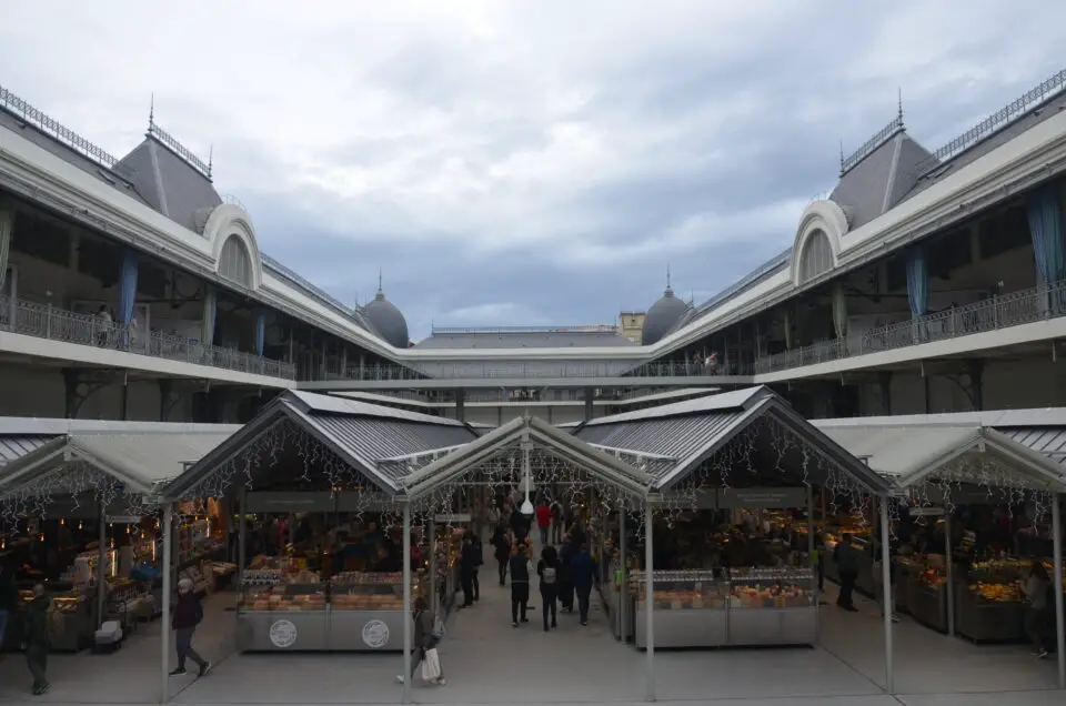 In meinen Porto Tipps nenne ich die Foodtouren, die z. B. zum Mercado do Bolhão führen.