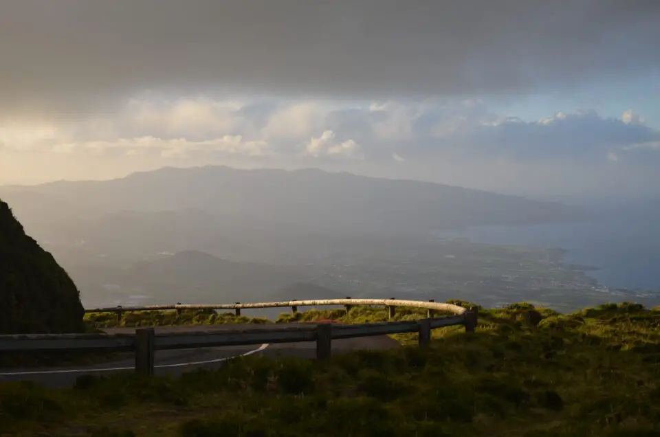 In meinen São Miguel Tipps gehe ich auch auf Optionen für Mietwagen ein.