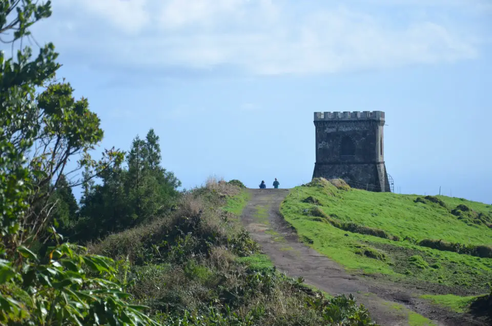 Der Miradouro do Castelo Branco gehört zu den Sao Miguel Geheimtipps.