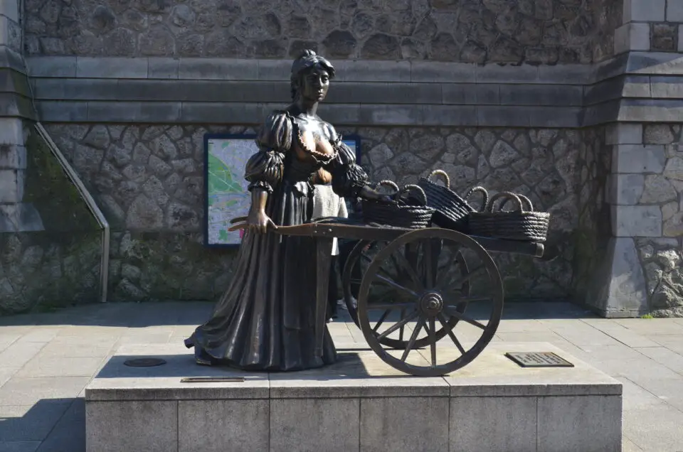 Zu den bekanntesten Dublin Sehenswürdigkeiten gehört die Molly Malone Statue.