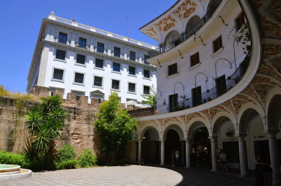 Zu den Sevilla Geheimtipps gehört die Plaza del Cabildo gerade noch.