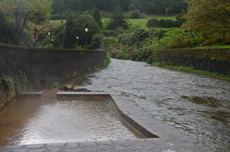 Unter Sao Miguel Geheimtipps kann die Poça da Tia Silvina in Furnas genannt werden.