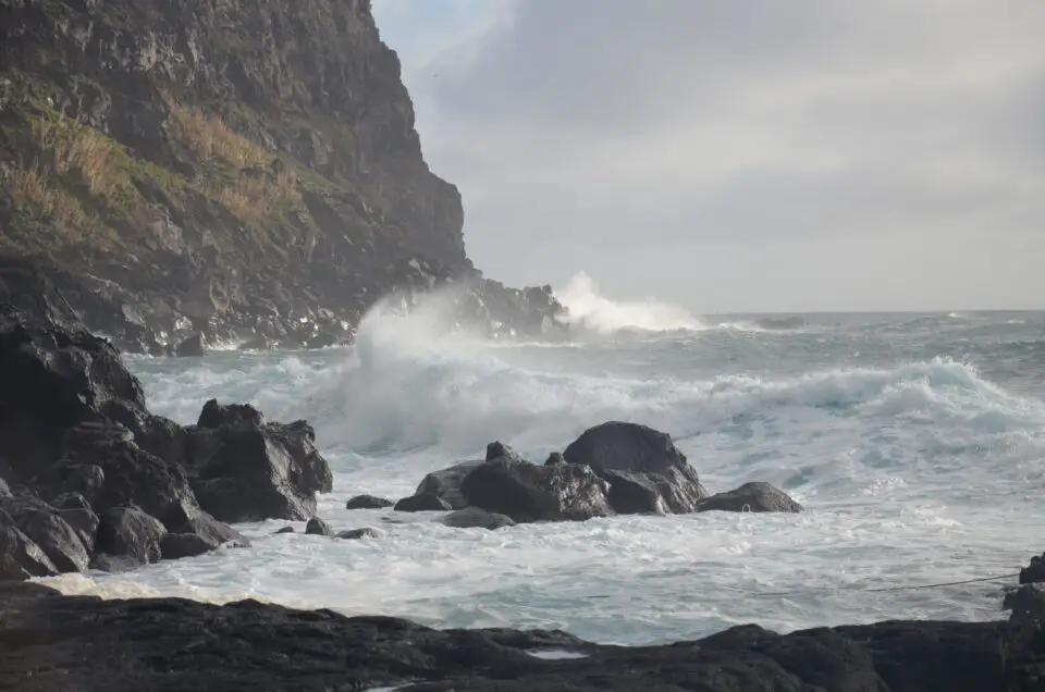 Unter Sao Miguel Tipps ist Ponta da Ferraria zu nennen.