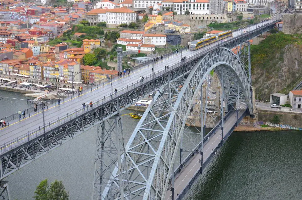 Eine der wichtigsten Porto Sehenswürdigkeiten: Ponte Luís I.