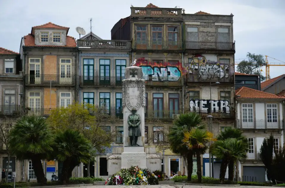 Zu Porto Insidertipps gehört die Praça de Carlos Alberto in Cedofeita.