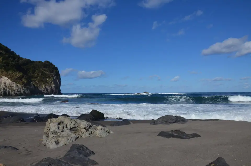 Unter Sao Miguel Sehenswürdigkeiten darf der Praia dos Moinhos nicht unerwähnt bleiben.