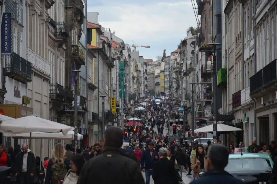 Unter Porto Sehenswürdigkeiten ist die Rua de Santa Catarina zu nennen.