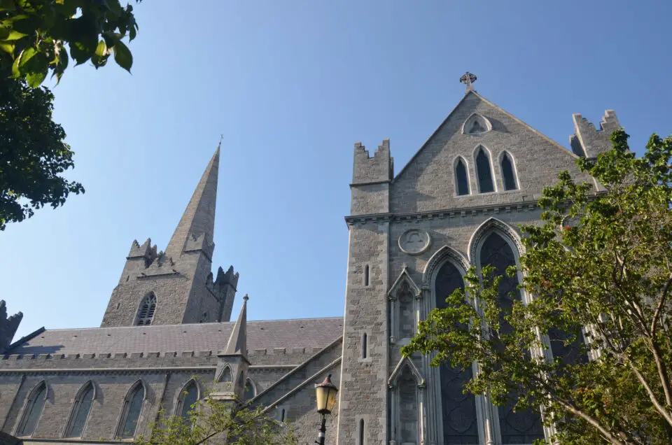 In einem Dublin Sehenswürdigkeiten Rundgang sollte die St. Patrick's Cathedral als einer der Dublin Tipps nicht fehlen.