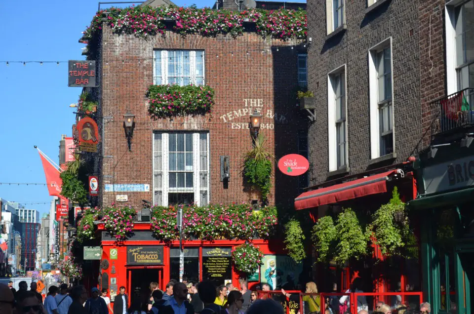 Zu den bekanntesten Dublin Sehenswürdigkeiten gehört das Ausgehviertel Temple Bar.