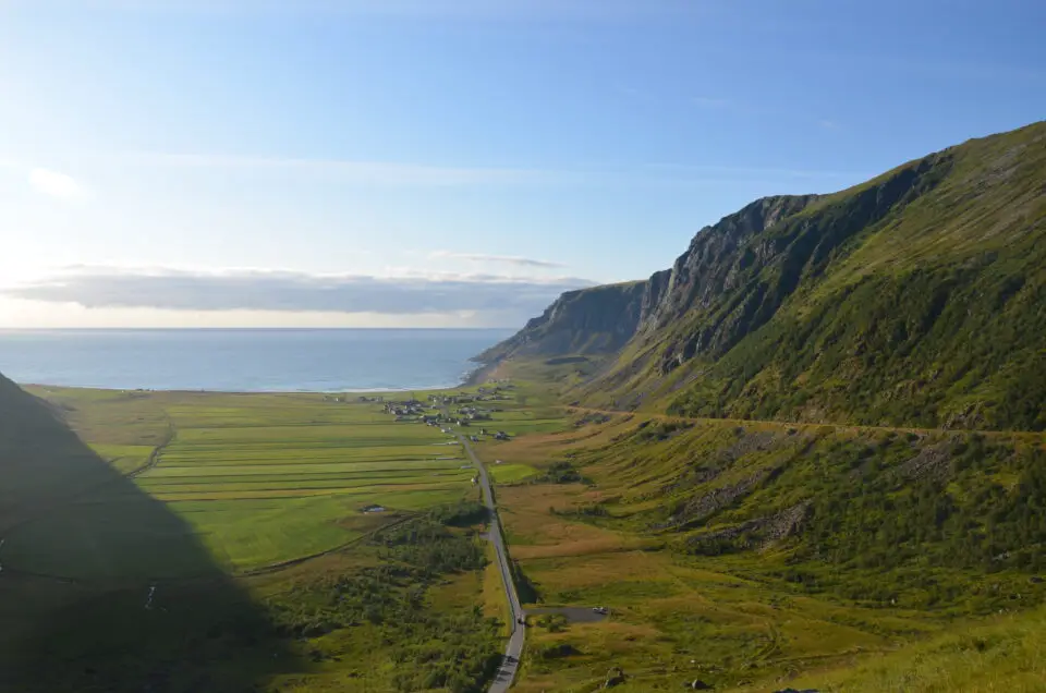 Zu den Lofoten Geheimtipps gehört der Unstad Beach wegen der vielen Surfer nicht.