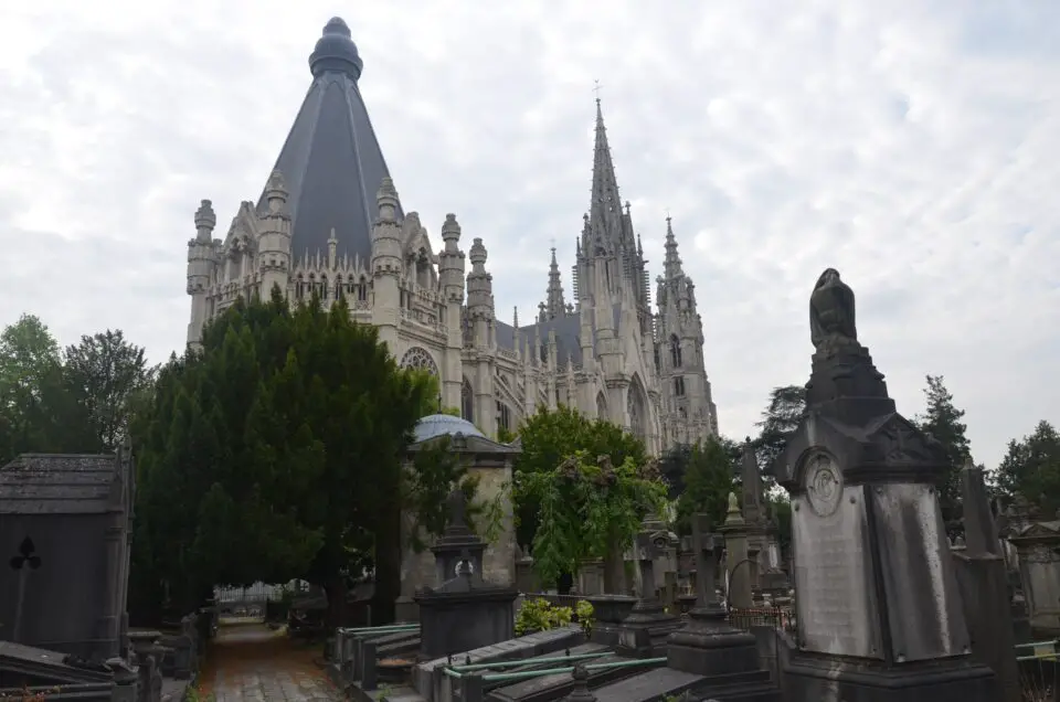 Zu Brüssel Insider Tipps gehört der Cimetière de Laeken mit der Liebfrauenkirche.