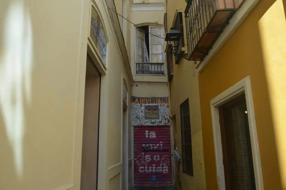 Unter Málaga Insidertipps zu nennen: La Casa Invisible in La Goleta.